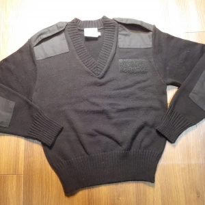 U.K.Sweater Black 100% Acrylic sizeS used