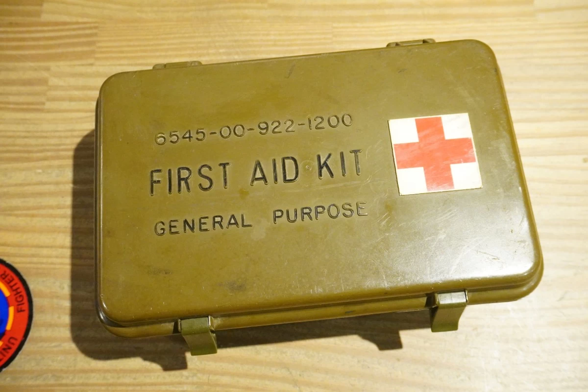 U.S. First Aid Kit with Case 1981年 used