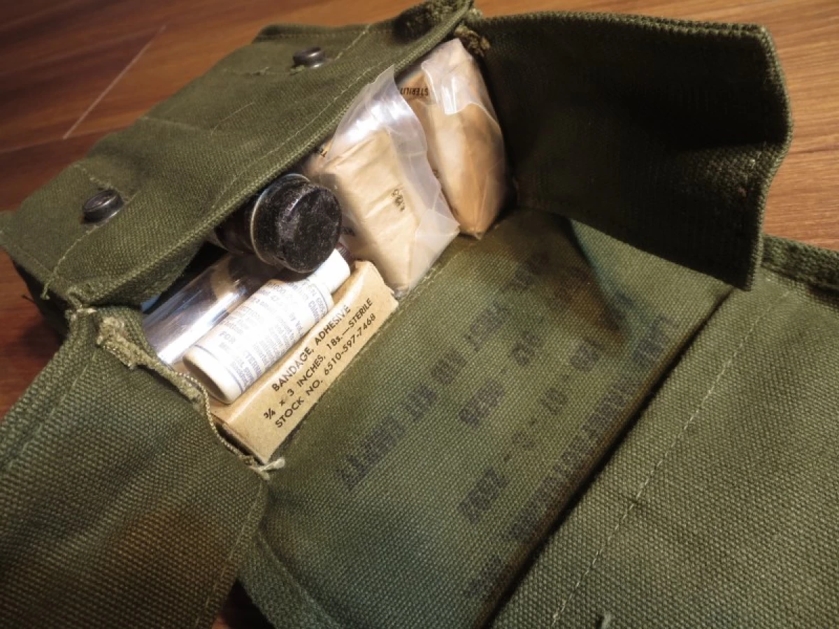 U.S.First Aid pouch Cotton with inside 1967年 new?