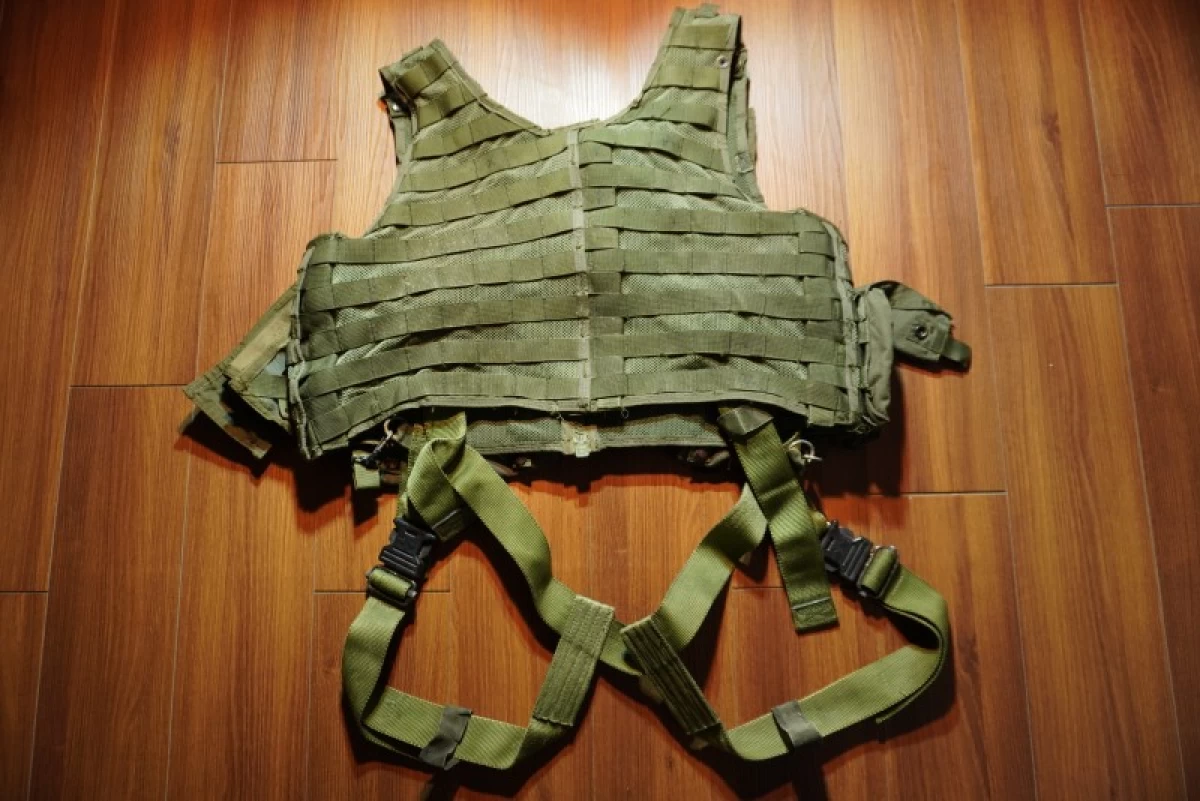 U.S.Survival Vest CMW-33A/P22P-18 2004年 used