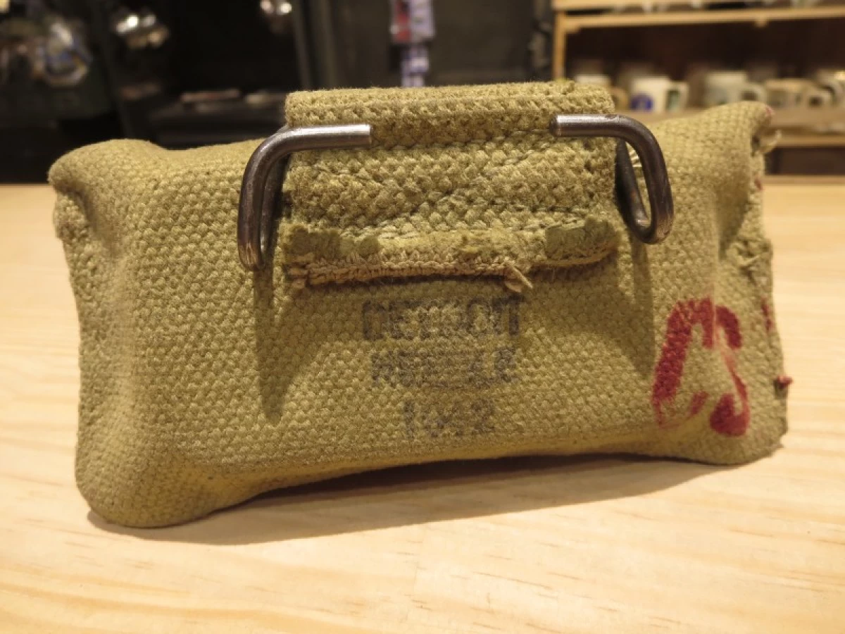 U.S.First-Aid Packet with Pouch 1942年 used