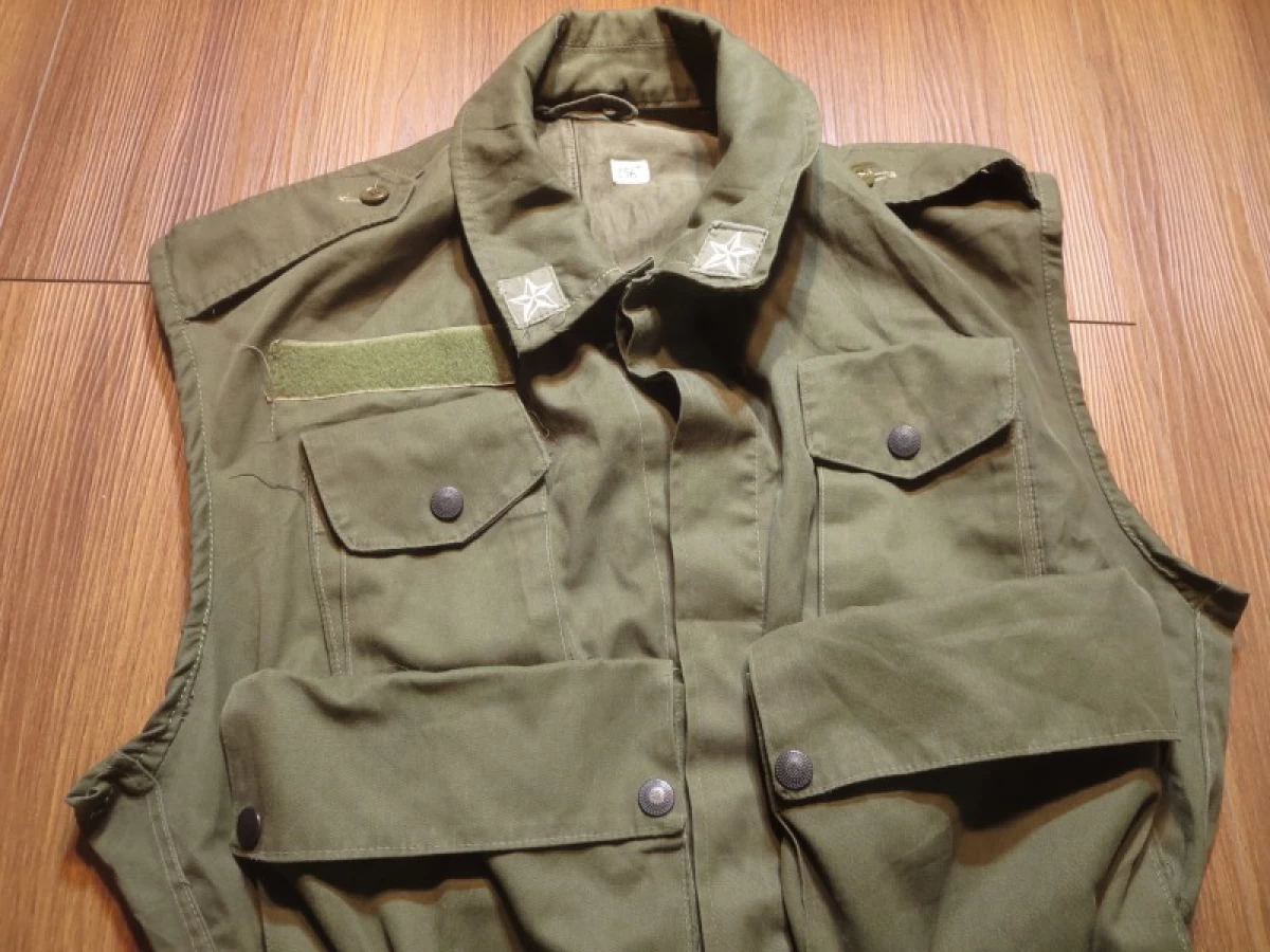 Italy Field Vest? Light Weight sizeM? used