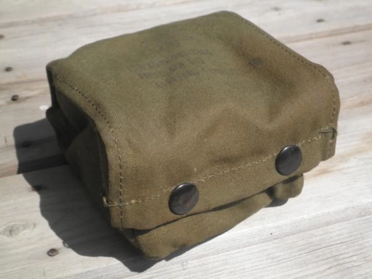 U.S.First Aid pouch Aviator with inside 1967年 used