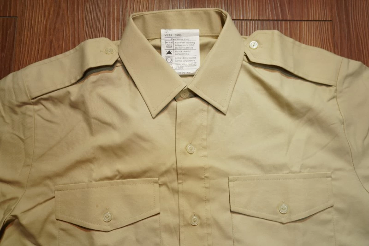 U.K.ARMY Shirt Fawn(Khaki) sizeM used?