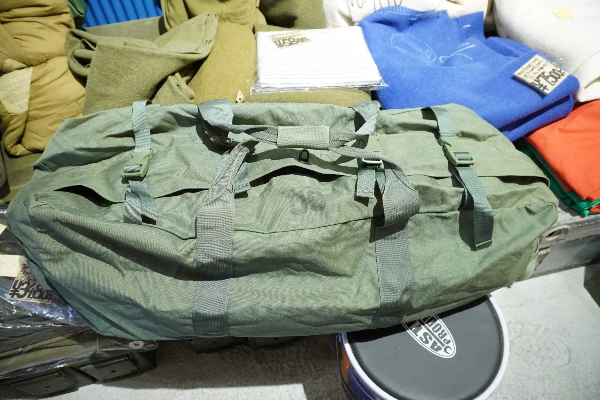 U.S.Duffel Bag Nylon with side Zip used