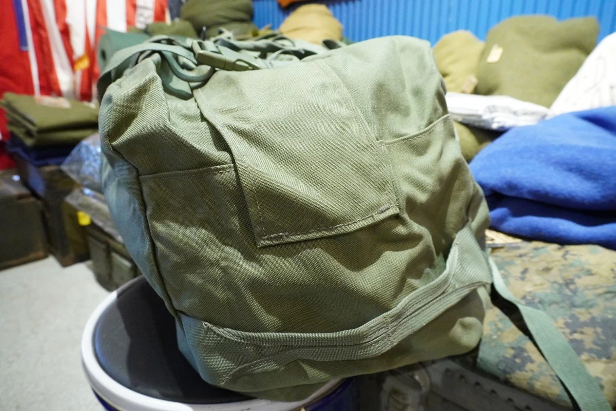 U.S.Duffel Bag Nylon with side Zip used