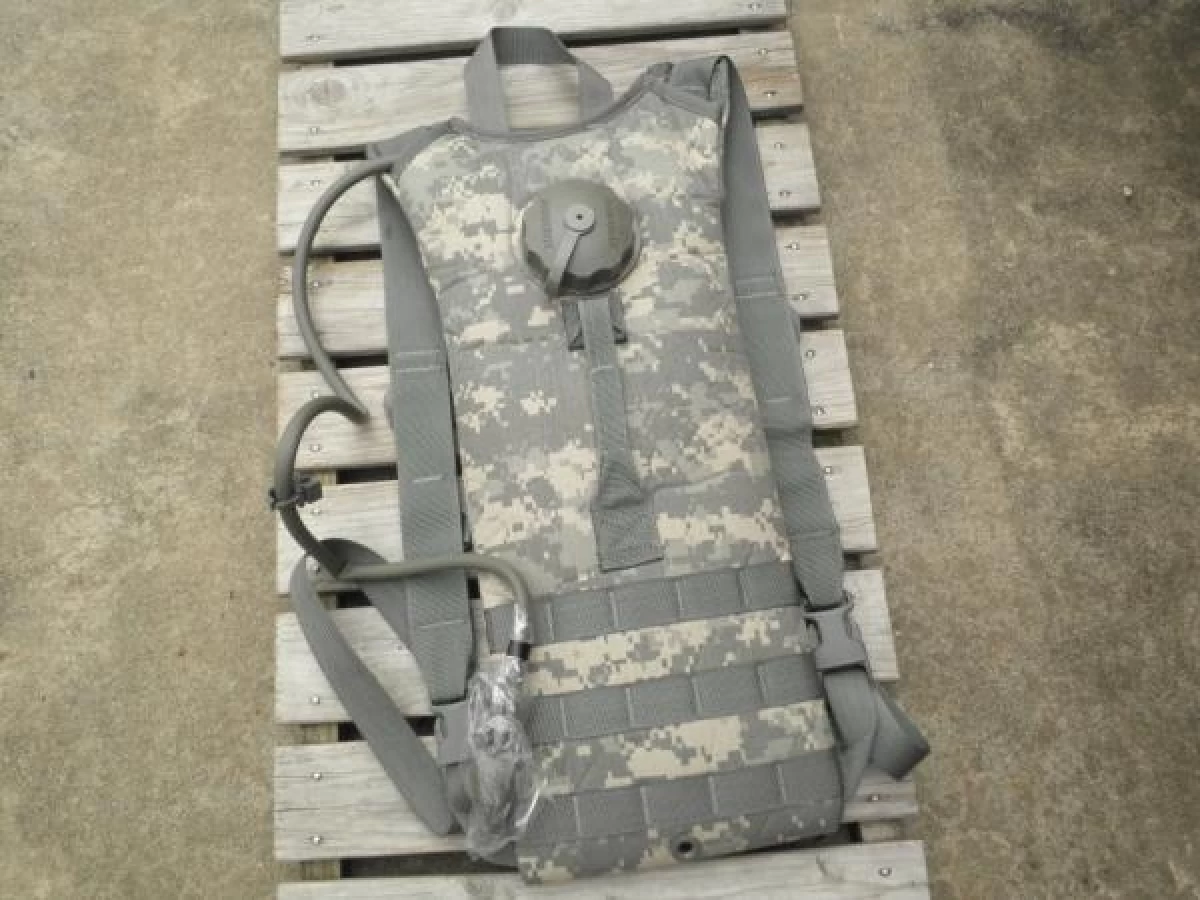U.S.ARMY Hydration Pack ACU Camouflage 3L new