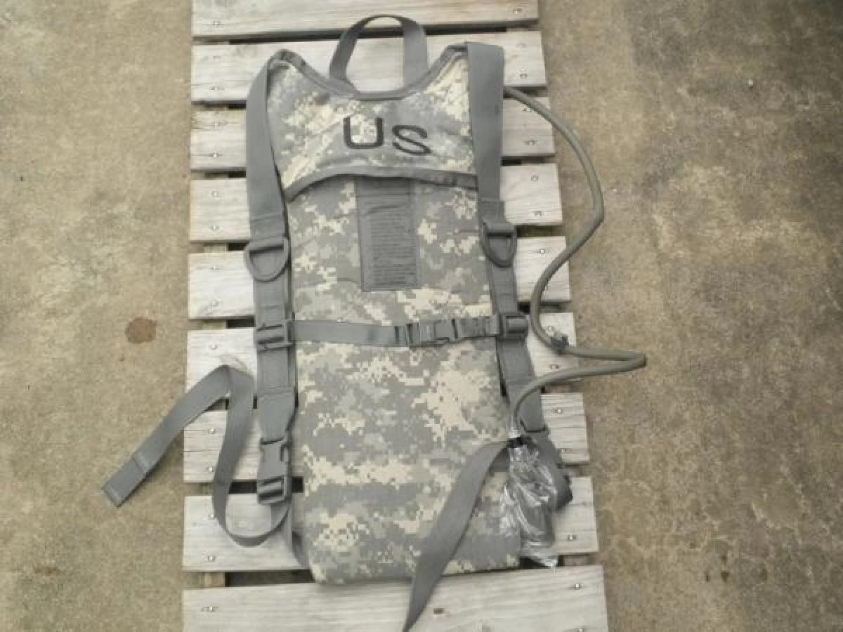 U.S.ARMY Hydration Pack ACU Camouflage 3L new