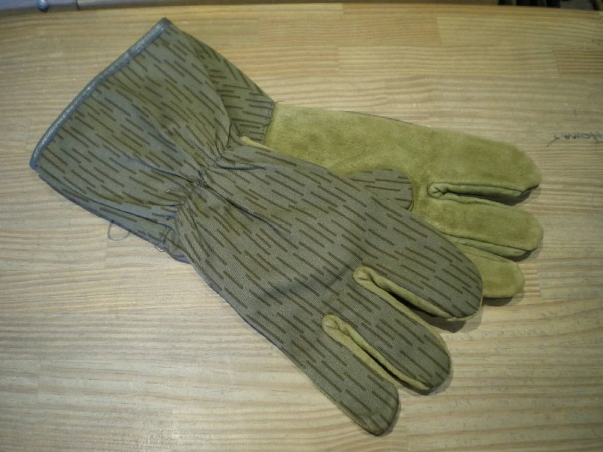 EAST GERMANY Over Gloves Leather?&Cotton?