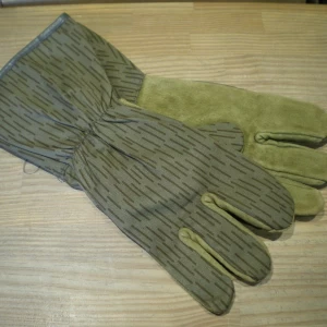 EAST GERMANY Over Gloves Leather?&Cotton?