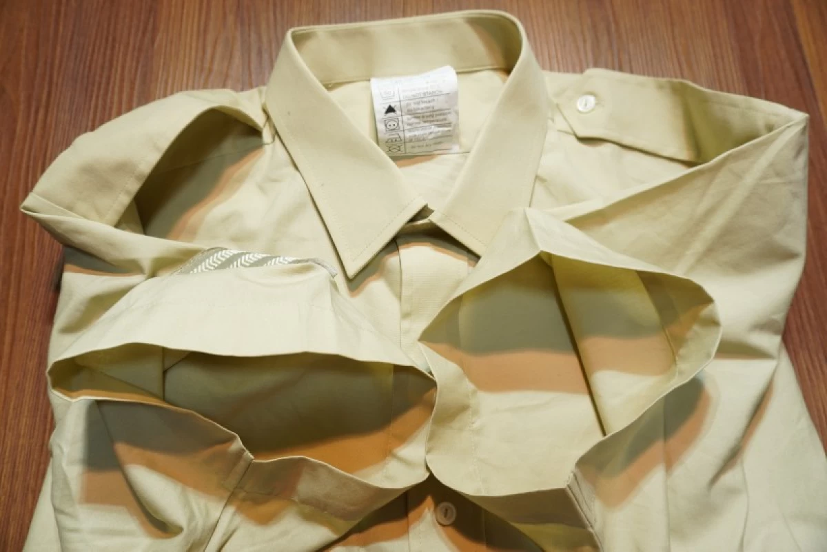 U.K.ARMY Shirt Fawn(Khaki) sizeXL used