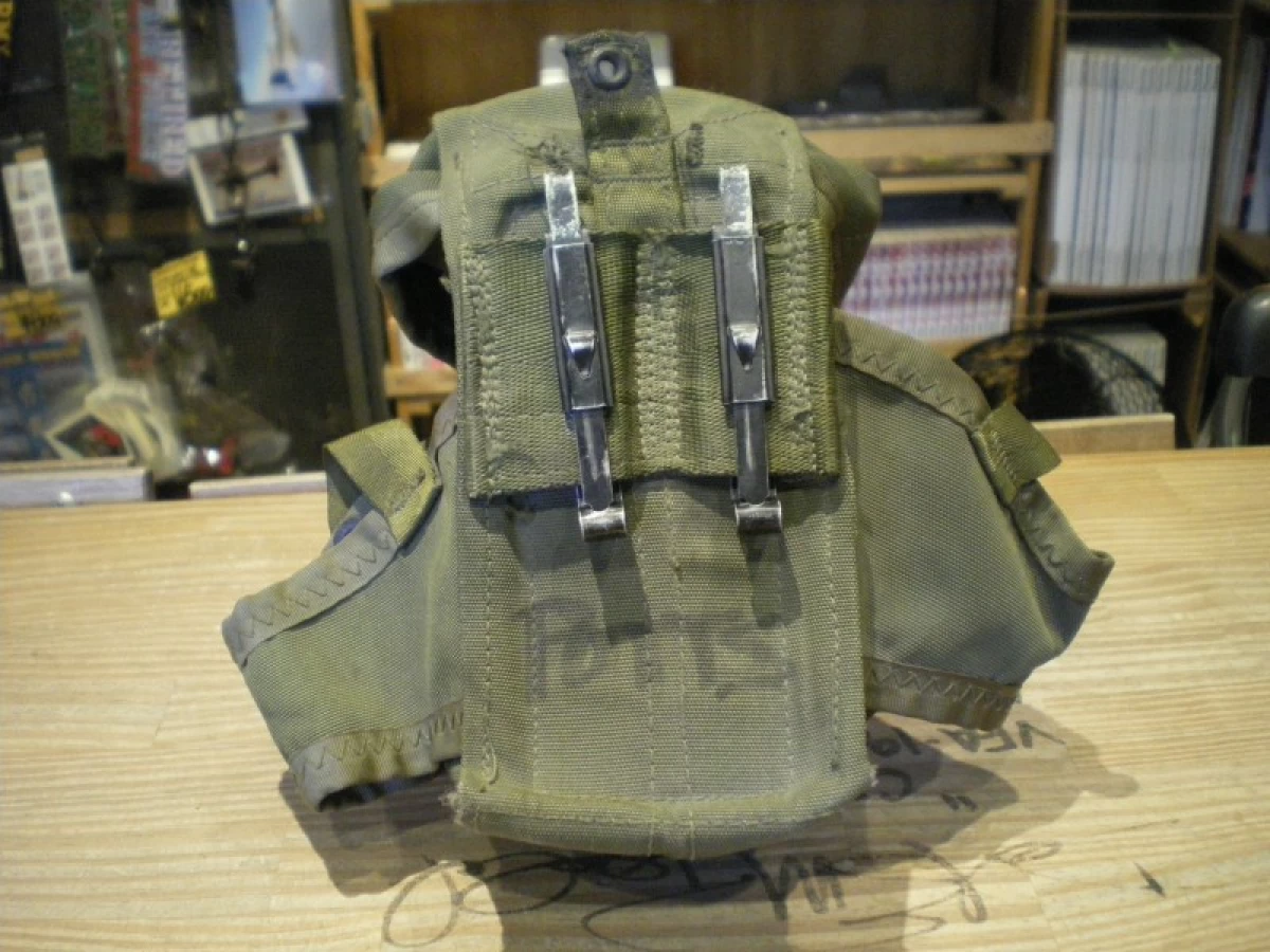 U.S.Pouch Small Arms M-16 Rifle used