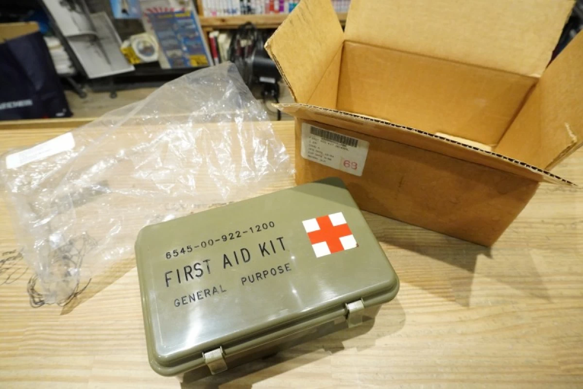 U.S.First Aid KIt with Case 2004年 (難あり) new?