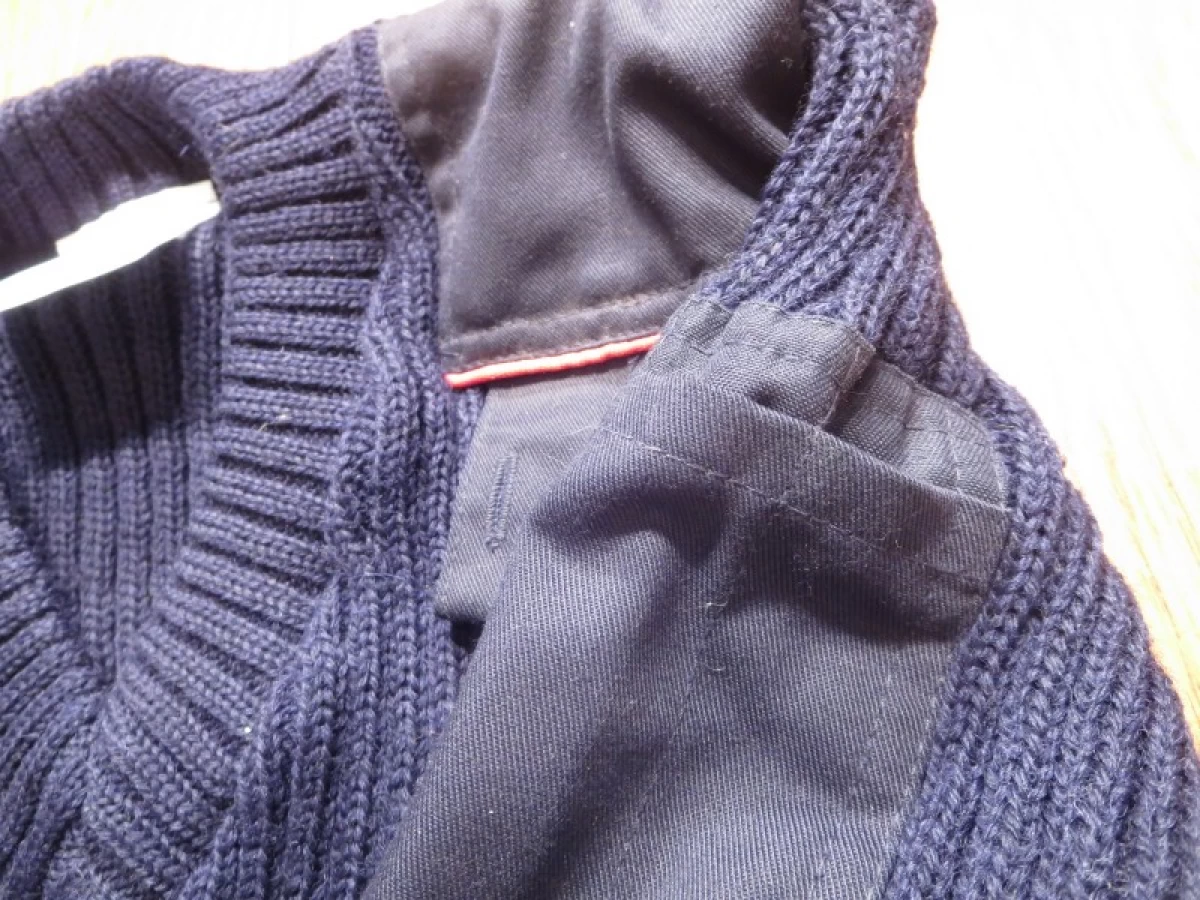 U.K.ROYAL MAIL Sweater 100%Wool sizeXS?etc  new?