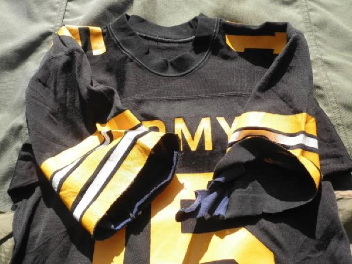 U.S.ARMY Football? T-Shirt sizeYouth L used