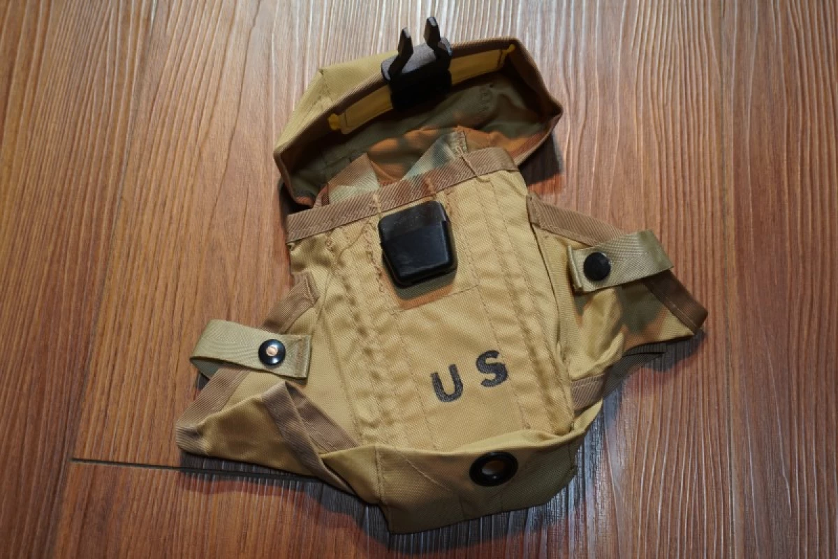 U.S.Pouch Small Arms M-16 Rifle Tan used