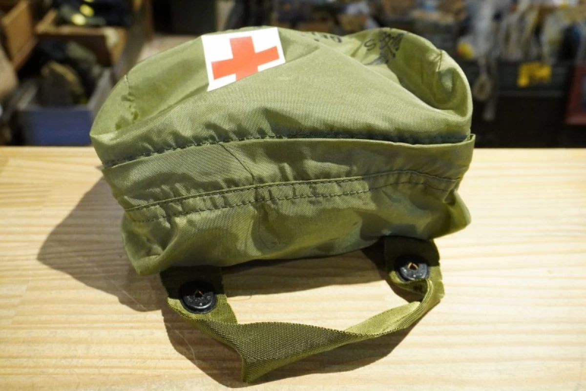 U.S.First Aid Kit Pouch for Combat Vehicle? 2004年