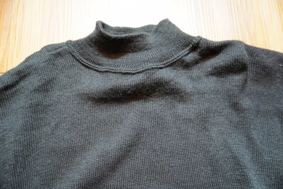 U.S.NAVY Sweater 100%Wool sizeL used?