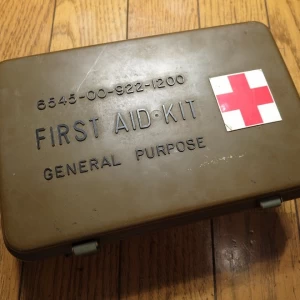U.S.First Aid Kit Set 1981年 new?