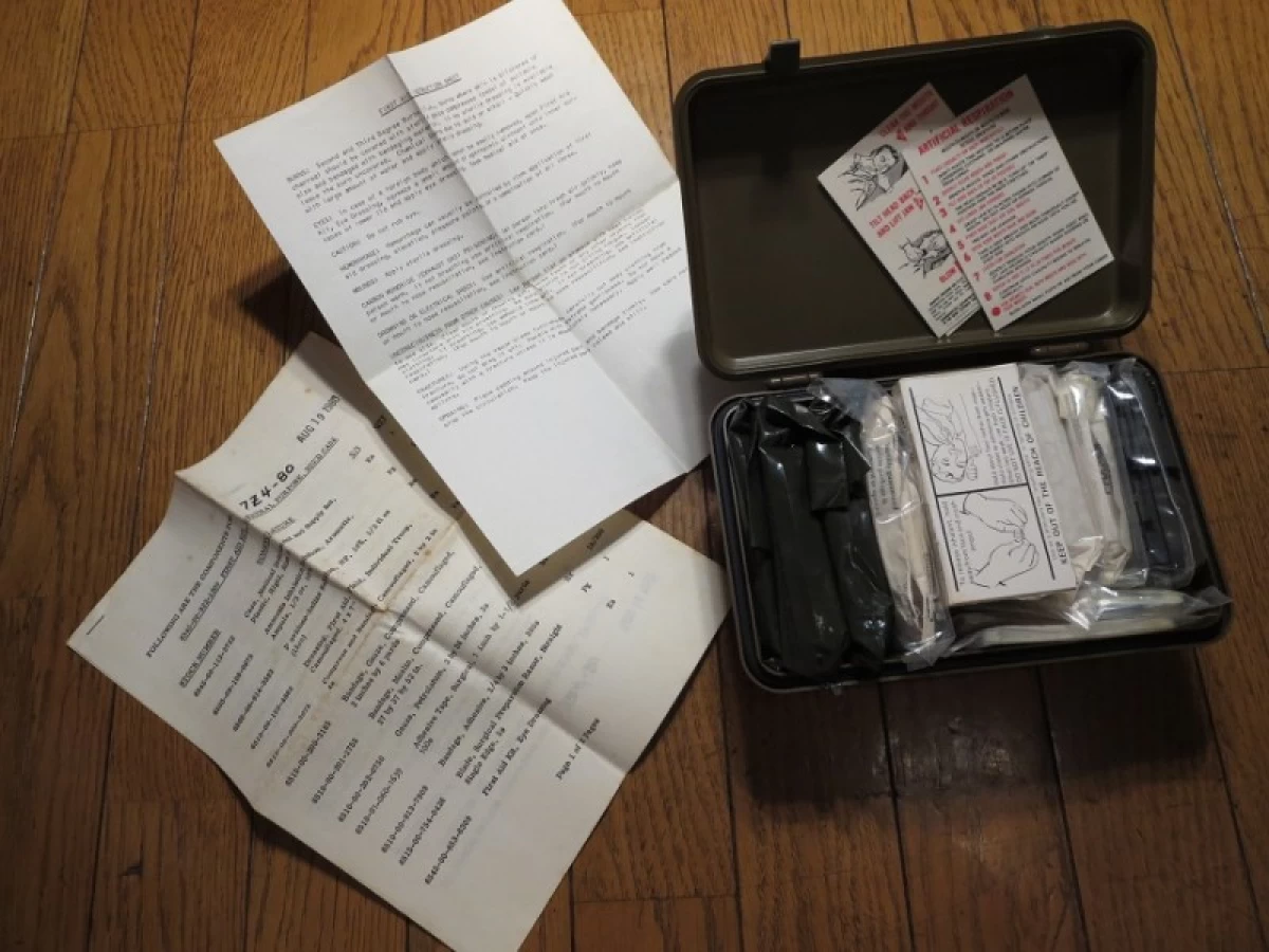 U.S.First Aid Kit Set 1981年 new?
