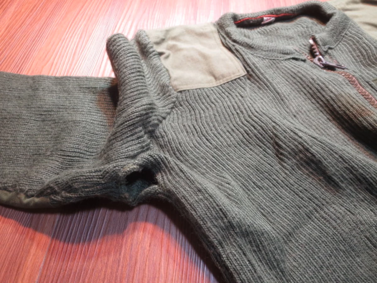 Sweden Sweater Full Zip Wool? sizeL? used