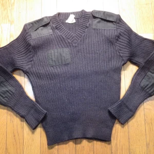 U.K.Sweater Black 100%Wool size40 used