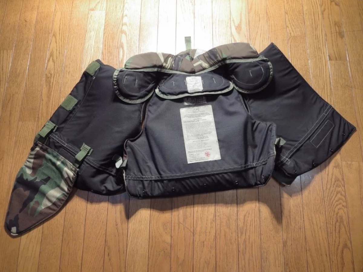 U.S.Body Armor Vest with Plates 2001年 sizeM new?