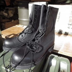 U.S.NAVY? Boots Steel Toe Engineer? size6 1/2 new?
